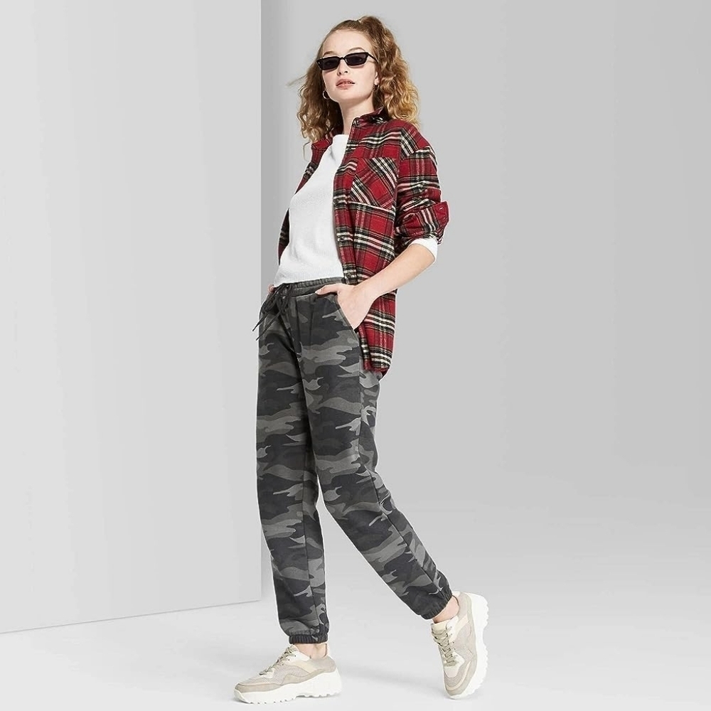 Wild Fable Women's Camo Print High-Rise Jogger Sweatpants- Size Large- New